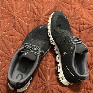 On Running women’s Black and White Athletic Shoes